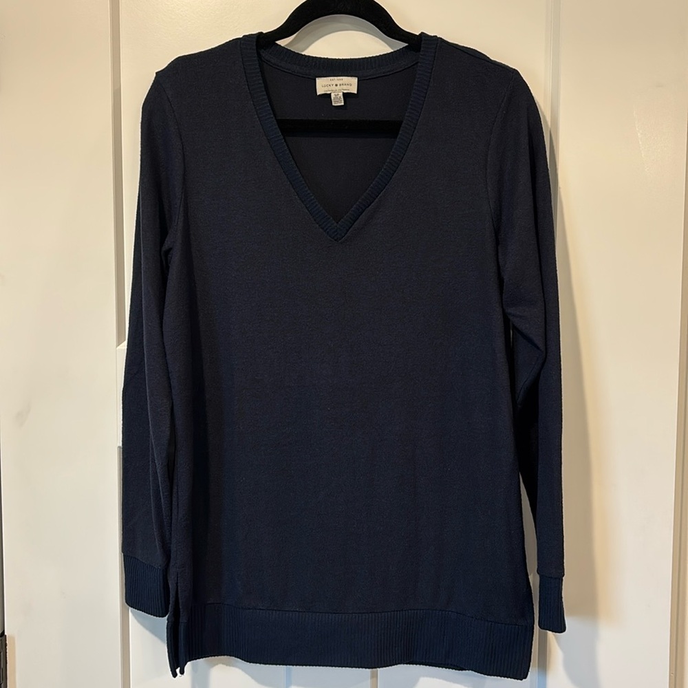 Lucky Brand women’s navy blue V-neck lightweight sweater size small
